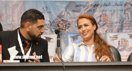 الفنانة المتألقة “سيمون” تستقبل “البدوى ” على المسرح وتشكر “منصور ورانيا ” للتكريم فى “مؤتمر سفراء العالم “