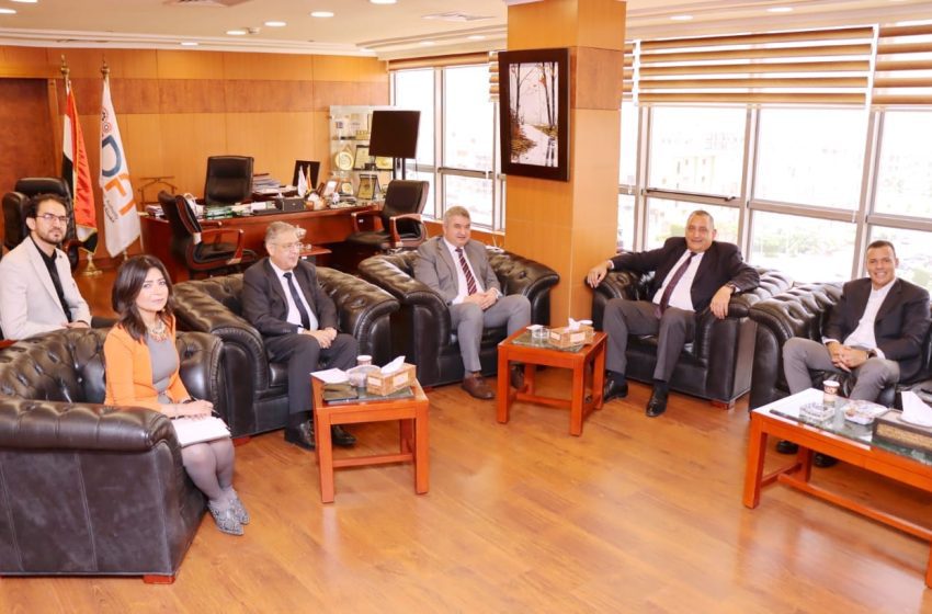 هيئة التنمية الصناعية تبحث مع شركة سويسرية إنشاء مجمع صناعي لإنتاج المجمعات الحرارية الشمسية بالعاشر من رمضان