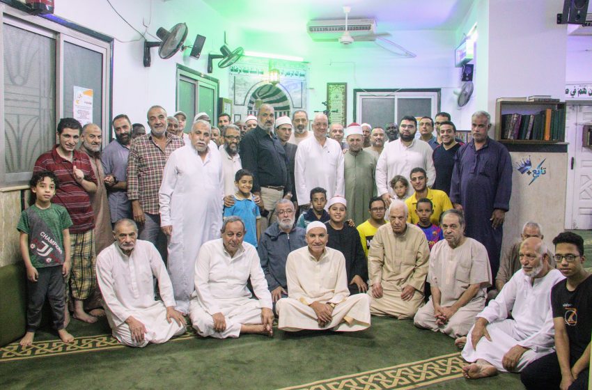 بحضور، القارئ علي الفشني و محمود عيسي كبير مفتشى بولاق.: شهرت عاصم ينظم أمسية دينية
