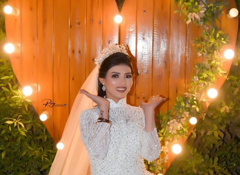 الإعلامية” شيماء الصاوي ” تفاجىء أصدقائها بصور حفل زفافها بالمواقع الصحفية