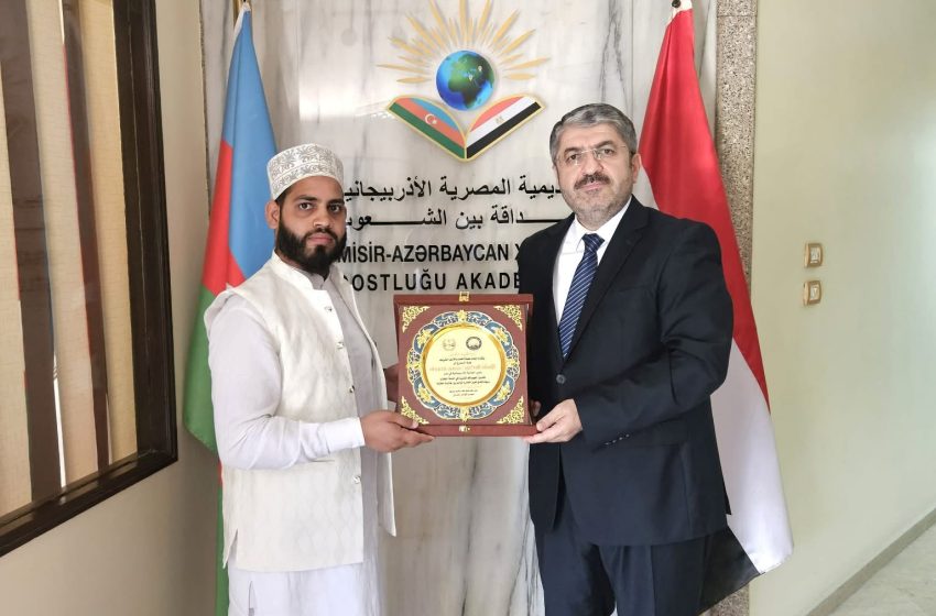  اتحاد طلبة الهند يكرّم د. سيمور نصيروف رئيس الجالية الأذربيجانية في مصر لجهودة فى خدمة طلاب العلم