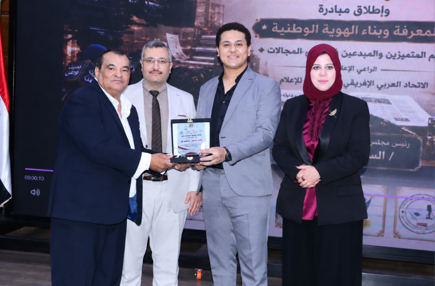  تكريم  الصحفي إبراهيم نور فى الاحتفال السنوى الاول لجريدة حديث وطن