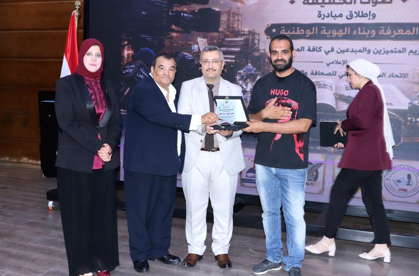  تكريم الأستاذ علاء الغلبان رئيس لجنة القوي العاملة في الاتحاد العربي الإفريقي فى الاحتفال السنوى الاول لجريدة حديث وطن
