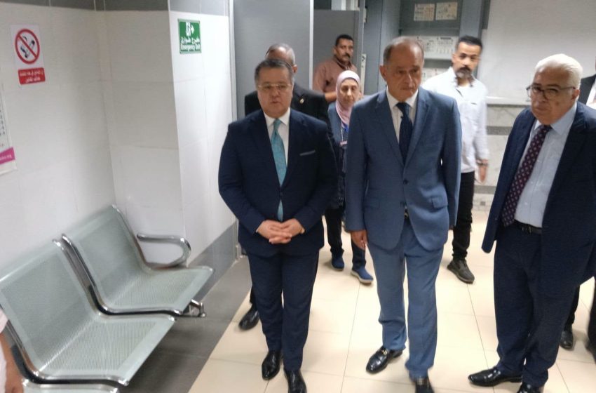  لدكتور عمرو الدخاخنى ولجنة وزارة التعليم العالي يتفقدون كلية الطب والمستشفى التعليمي بالجامعة المصرية الصينية