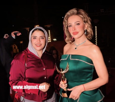 النجمة السورية سوزان نجم الدين  وأطلالة ساحرة  خلال تكريمها  فى مهرجان الفرنكوفونية